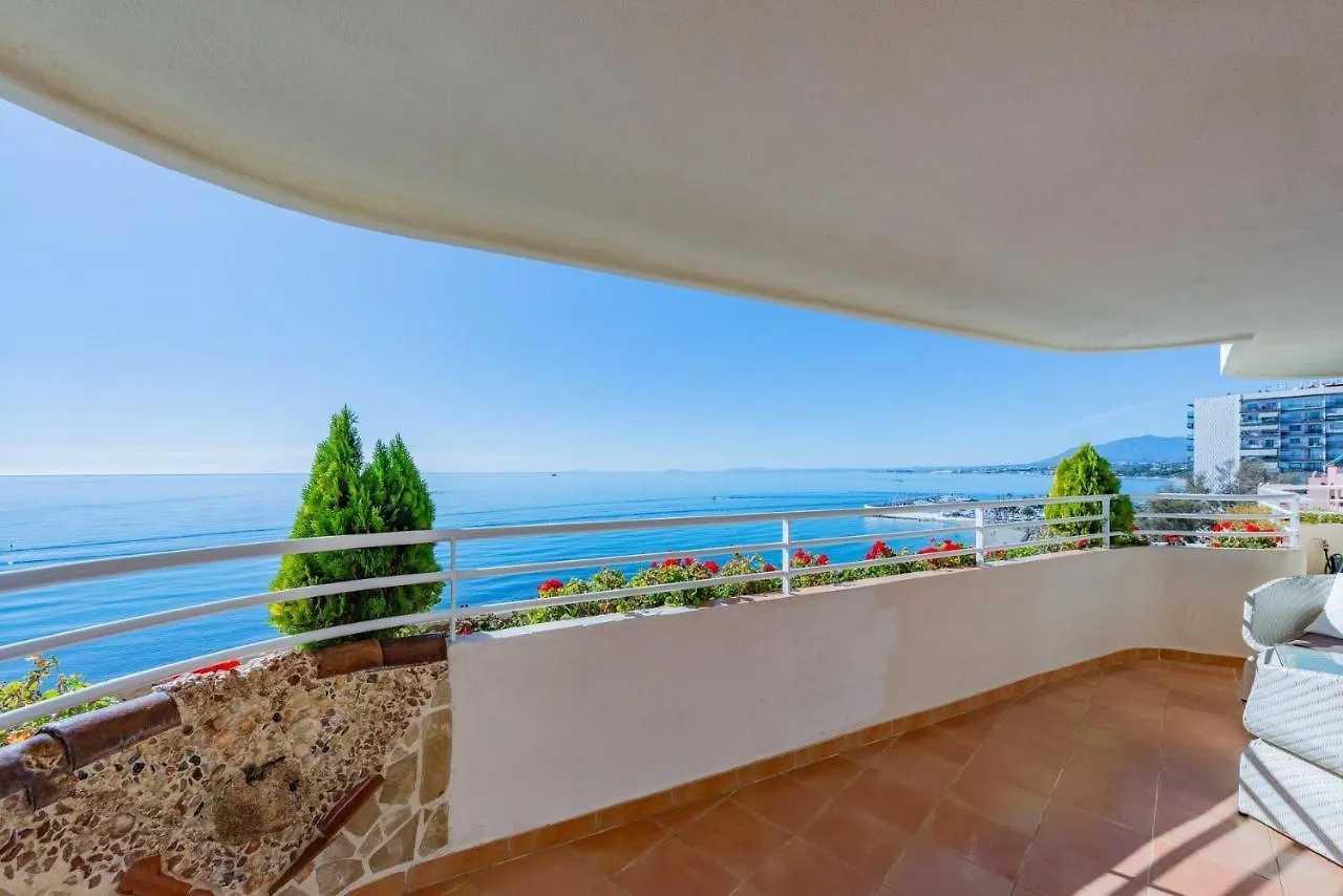 Beachfront Apartment Marbella Center 0*,